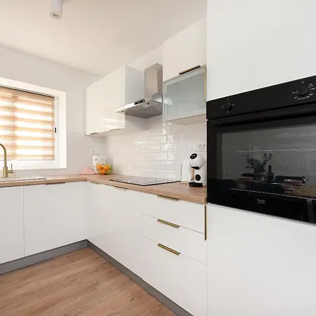 Luxury Laly * Policnik