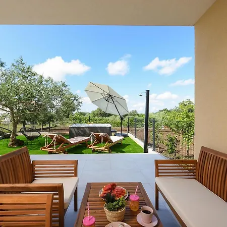 Luxury Laly Daire Policnik