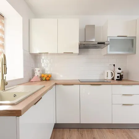 Luxury Laly * Policnik