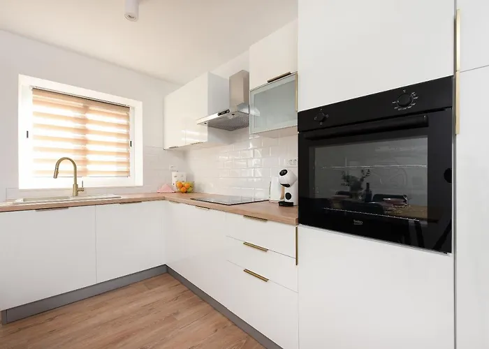 Luxury Laly * Policnik