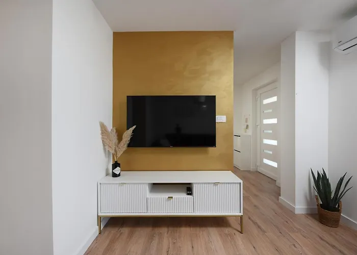 Luxury Laly * Policnik