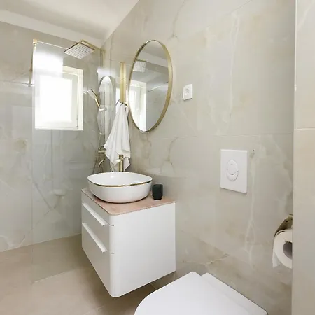 Apartment Luxury Laly Policnik