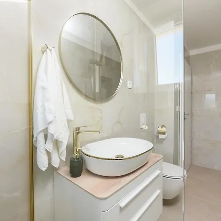 Luxury Laly Apartment Policnik
