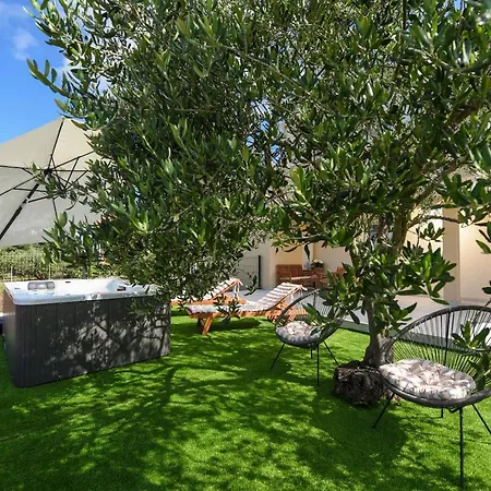 Luxury Laly Apartament *