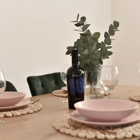Luxury Laly Apartment Policnik