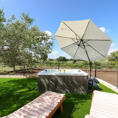 Luxury Laly Apartment Policnik